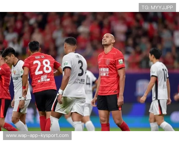 随着成都蓉城遭遇河南双杀，沪上双雄赢球，中超冠军大局已定！